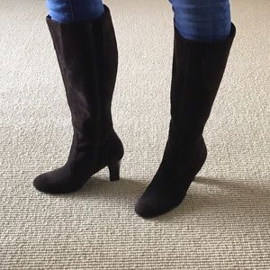 Dark brown heeled boot