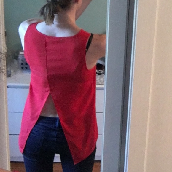 FLASH SALE!! 🍀Red Split Back Tank