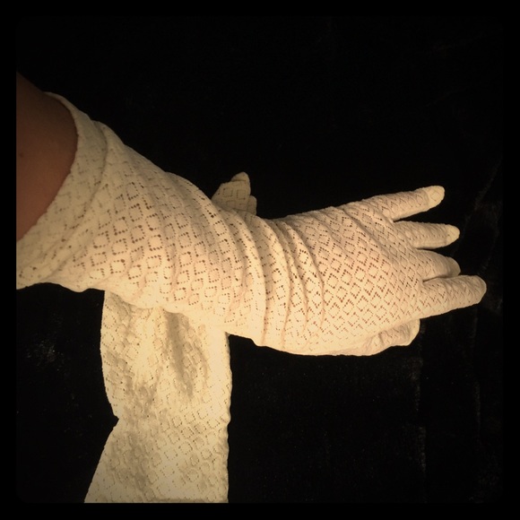 Accessories - Vintage White/Creme Patterned Long Gloves