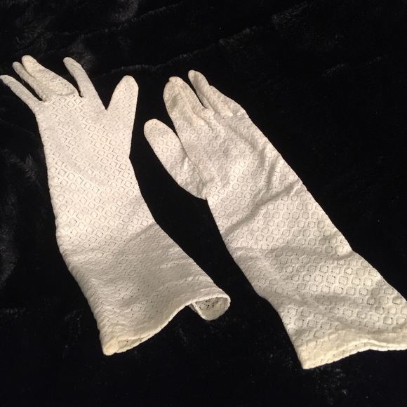 Vintage White/Creme Patterned Long Gloves - Picture 2 of 4