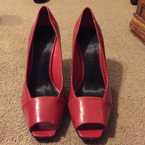 Shoe - Picture 1 of 2