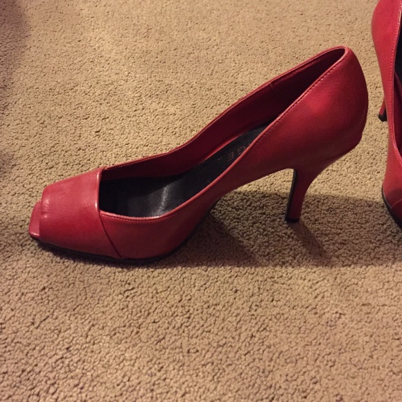 Shoe - Picture 2 of 2