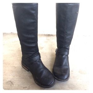 Black boots with buckles