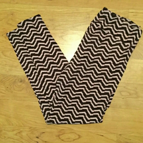 Lularoe OS leggings (pink and brown chevron)