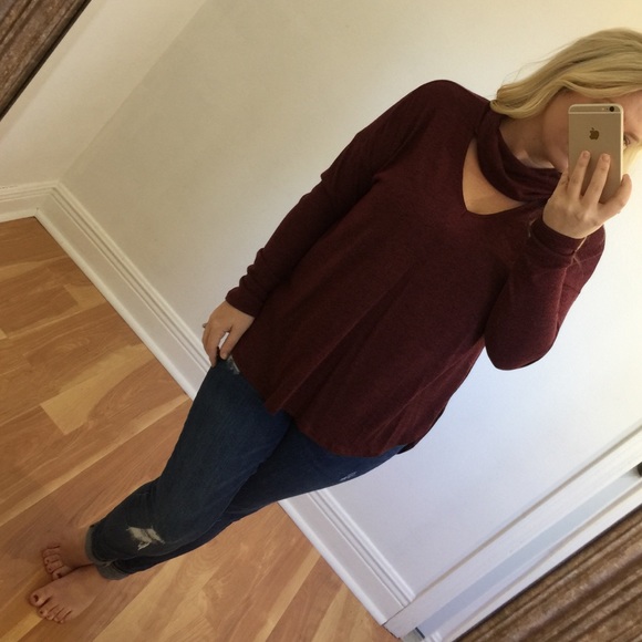 LAST - Burgundy choker neckline top