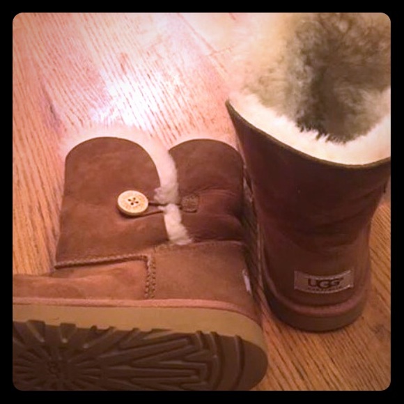 🌟UGGS🌟practically brand new, chestnut color