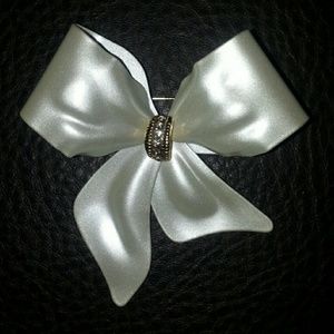 Bow Pin / Brooch