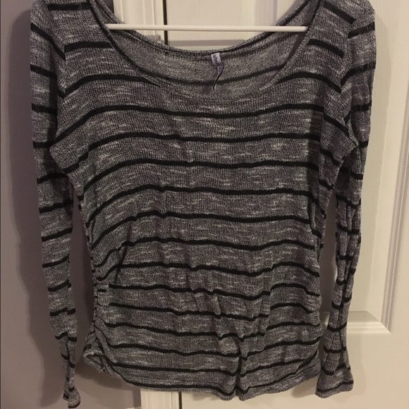 Belly by Design thin long sleeve maternity shirt