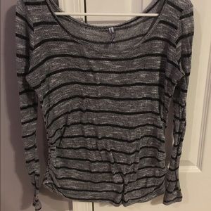 Belly by Design thin long sleeve maternity shirt