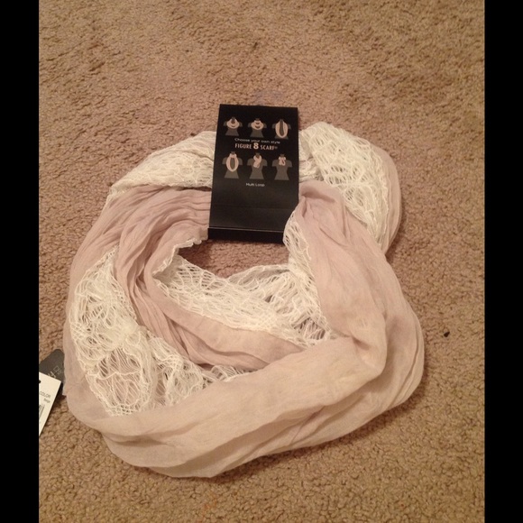 New Figure 8 Scarf white lace and light tan