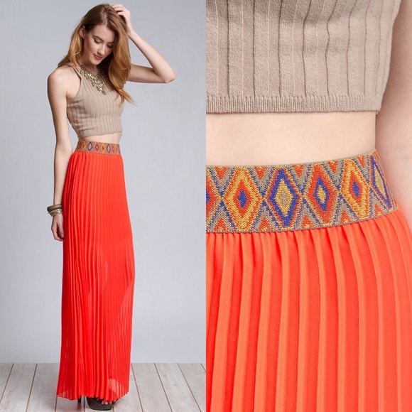 🎉CLEARANCE🎉 Black Pleated Accordion Maxi Skirt - Picture 3 of 4