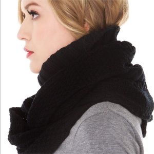 ➕Akira Black Label Turtleneck Knit Scarf