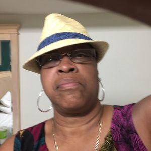 Meet your Posher, Sharon