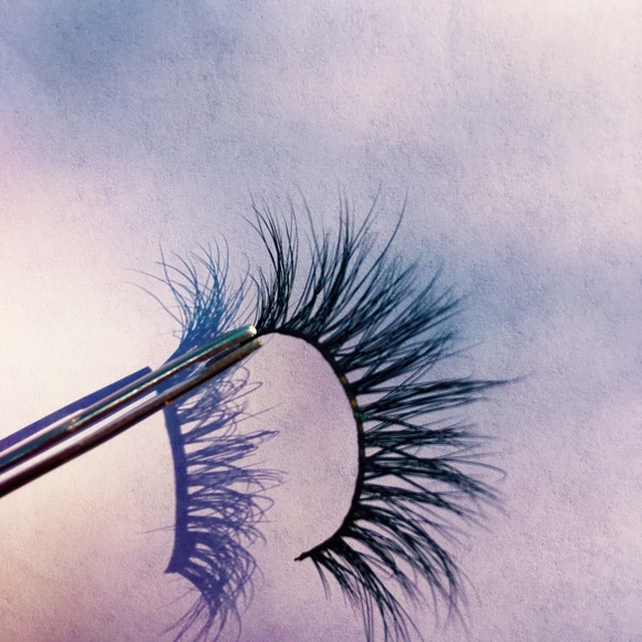 DRAMA DRAMA. 100% Mink Lashes - Picture 1 of 4