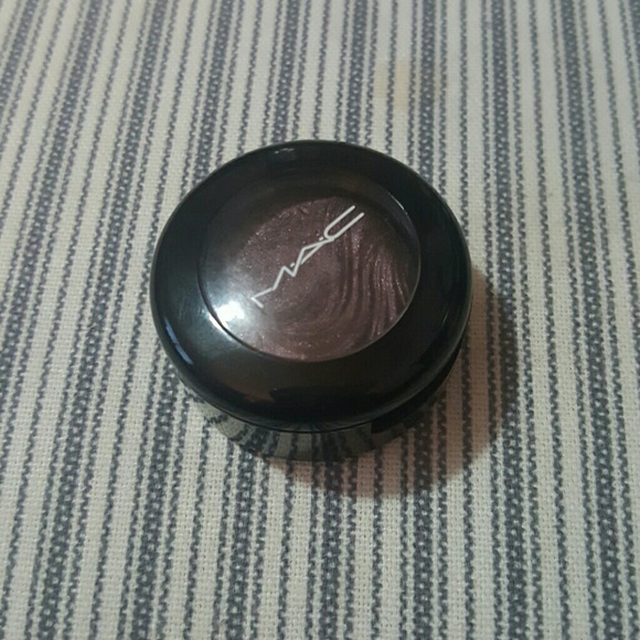 Mac In Extra Dimension Eyeshadow in Round Midnight