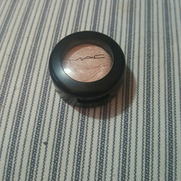 Mac Extra Dimension Eyeshadow in A Natural Flirt