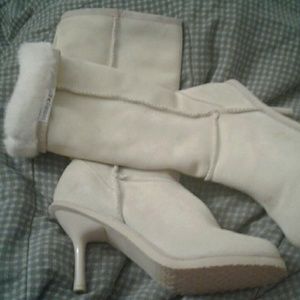 Beautiful Tommy girl boots with fur leather