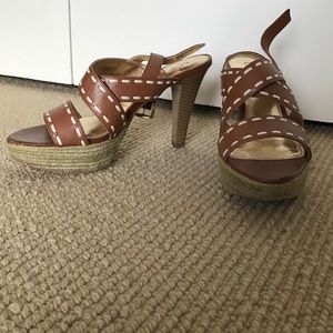 Light Brown Heeled Sandal with Cream Accent