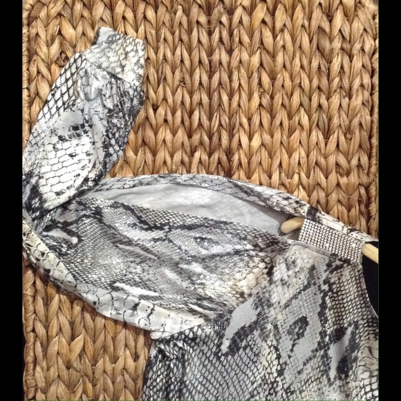 s levine Tops - ⚜💋⚜FANCY LADY💋⚜ SHINY BLOUSE