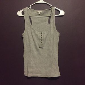 Ribbed tank