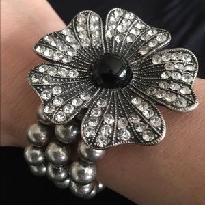 Crystal flower stretch bracelet