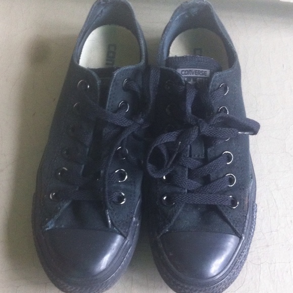 Converse classic lows BLACK/BLACK. Size 7