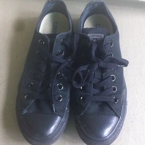 Converse classic lows BLACK/BLACK. Size 7