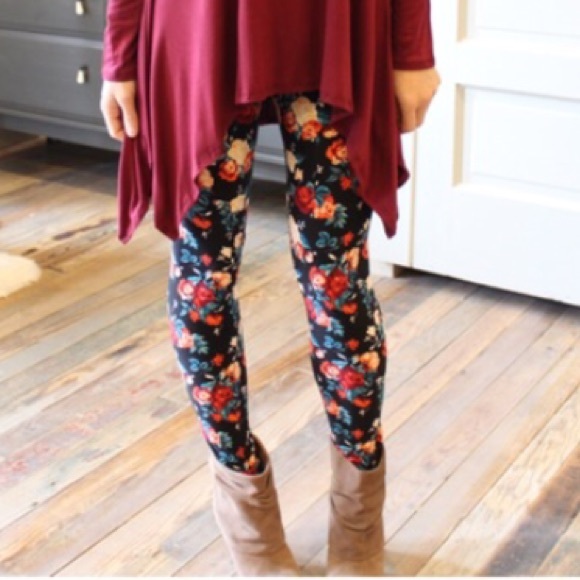 🌹LAST PAIR🌹Beauty & the Beast RosePrint Leggings - Picture 2 of 4