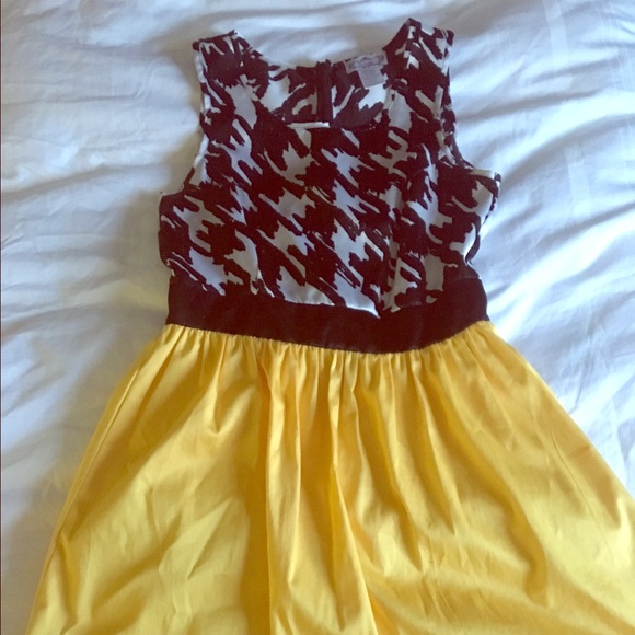Houndstooth and yellow dress