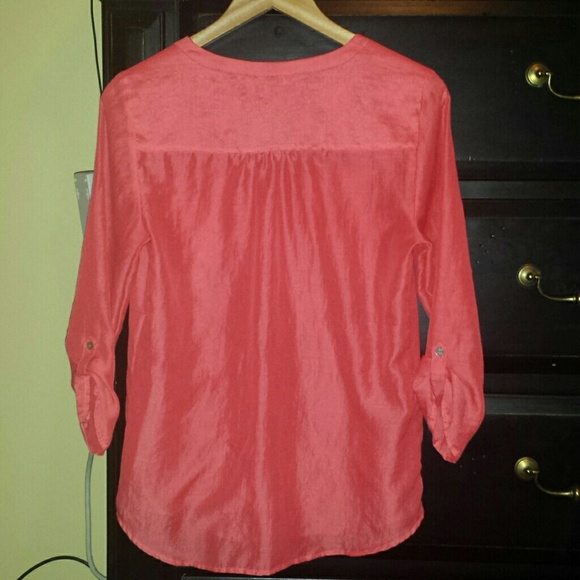 Women's blouse. - Picture 2 of 2