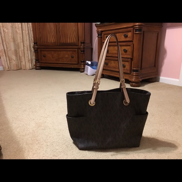 Michael Kors Hangbag - Picture 2 of 3