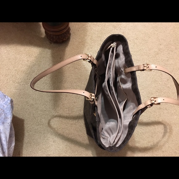 Michael Kors Hangbag - Picture 3 of 3