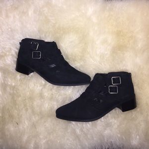 Clarks detailed booties! Only worn once ❤️