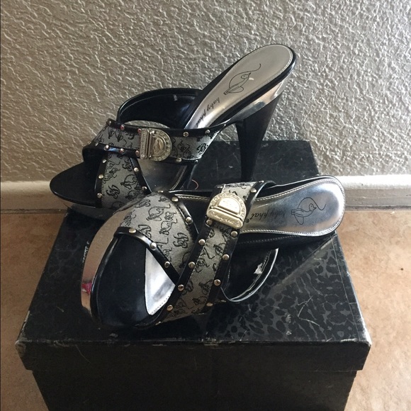 Shoes - Picture 2 of 3