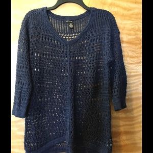 Women's 3/4 sleeve sweater.