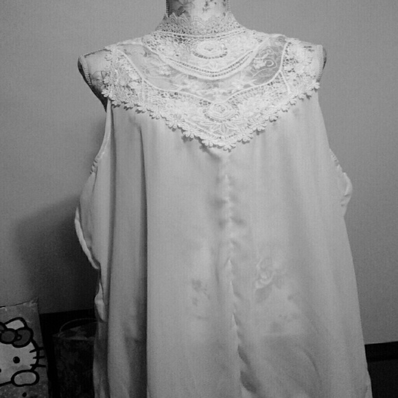 NWOT Gorgeous  lace top