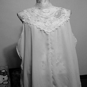 NWOT Gorgeous lace top