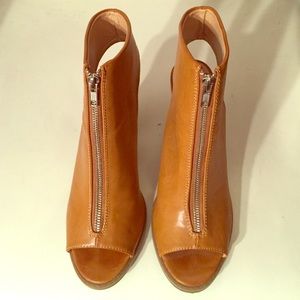 Size 10 Report open toe boots