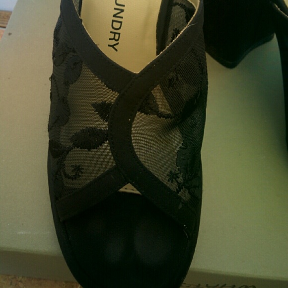 Chinese Laundry 'Vedette' 4" black peep-toe heel - Picture 3 of 4