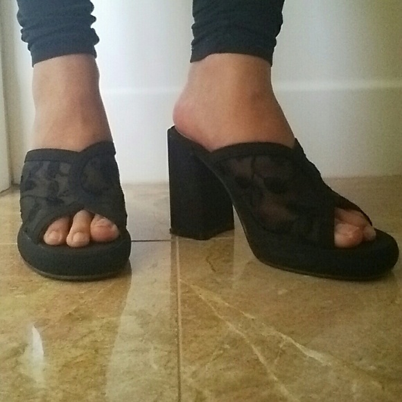 Chinese Laundry 'Vedette' 4" black peep-toe heel - Picture 4 of 4