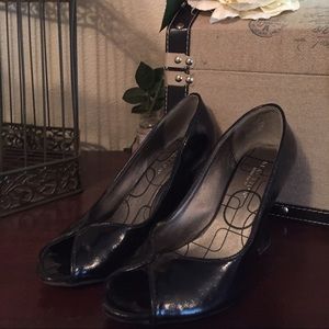 Kenneth cole peep toe wedges