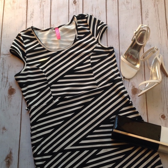 Boutique Dresses & Skirts - Dress 💕Host Pick💕
