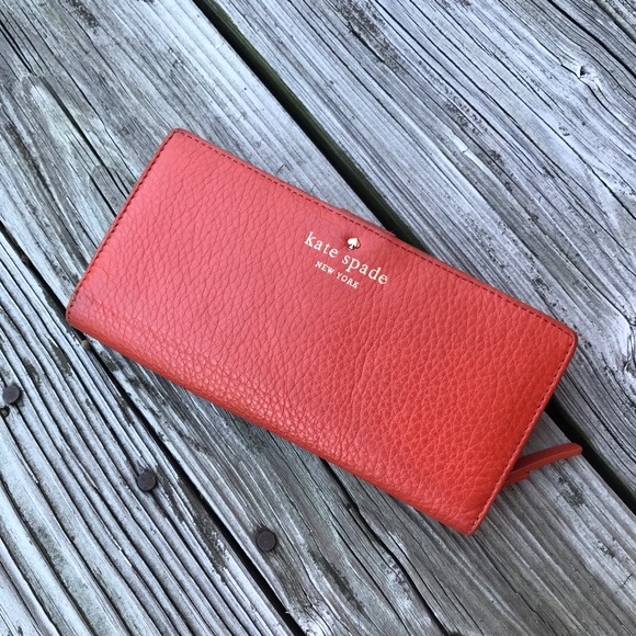 Kate Spade Cobble Hill Zoey Wallet - Picture 1 of 8