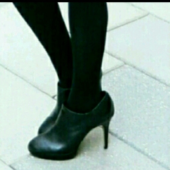 vince camuto elvin platform booties