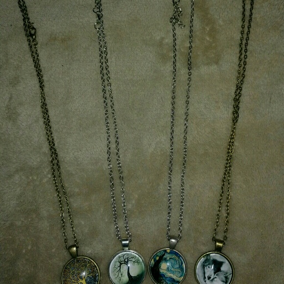 4 different patterned necklace's - Picture 2 of 4