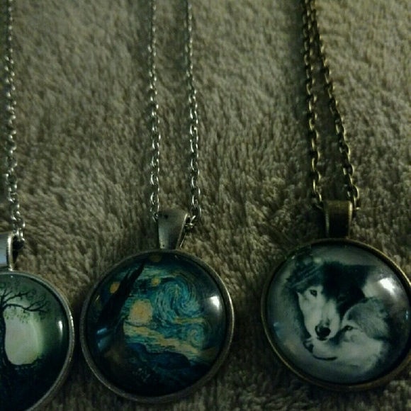 4 different patterned necklace's - Picture 3 of 4