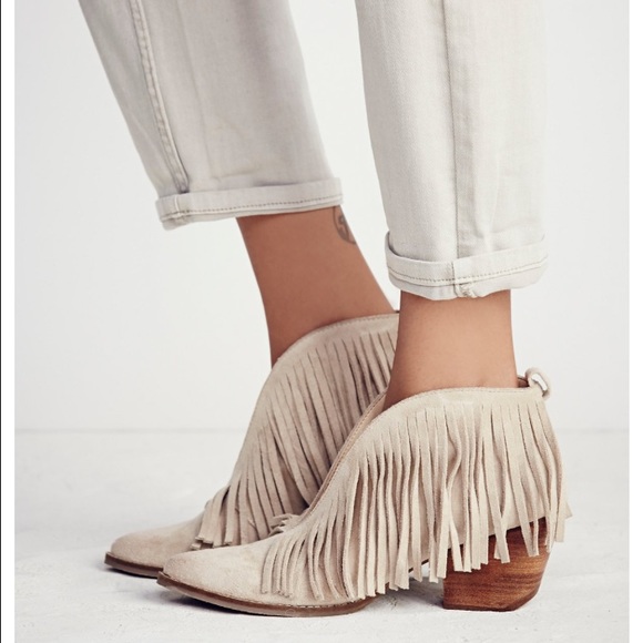 Coconuts by Matisse fringe bootie size 8 ivory