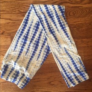 LuLaRoe one size leggings. Like new, and so cute!