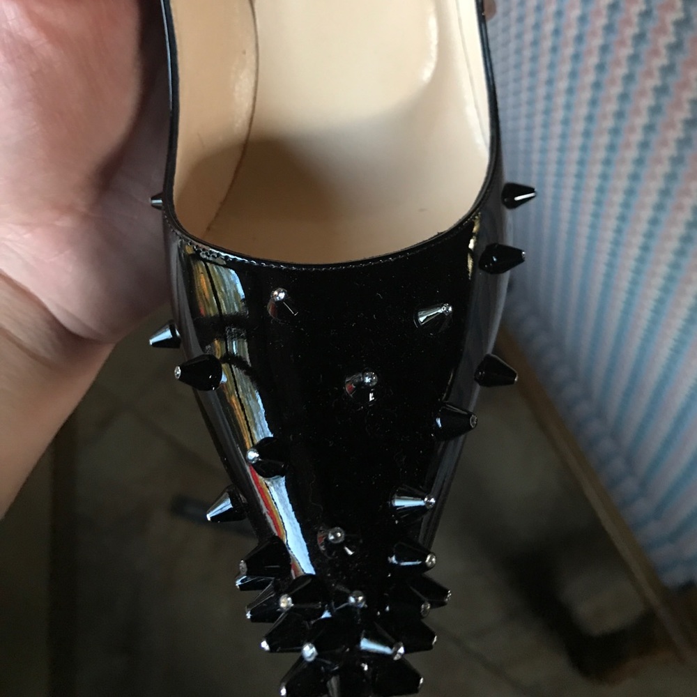 Christian Louboutin - Picture 4 of 8