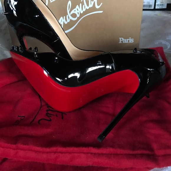 Christian Louboutin - Picture 3 of 8